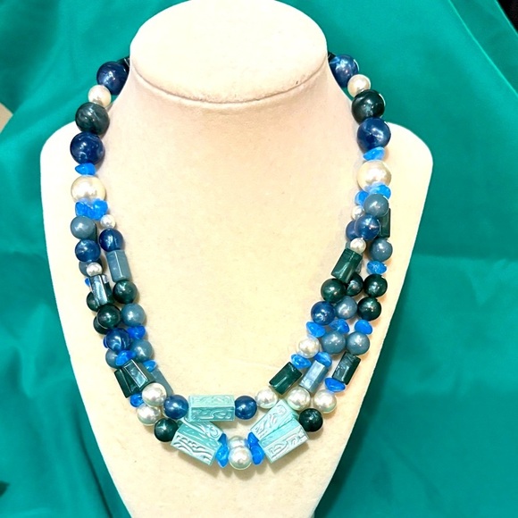 Avon Jewelry - Avon Vintage 1988 South of France Faux Pearl Molded Blue Green Bead Necklace
